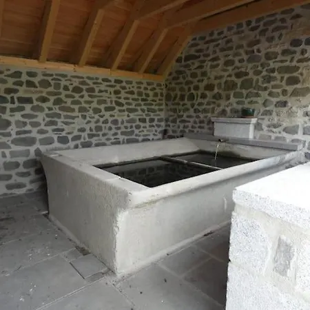 Maison Entiere Situee A Proximite Du Centre Thermal De Chaudes-aigues Holiday home Espinasse
