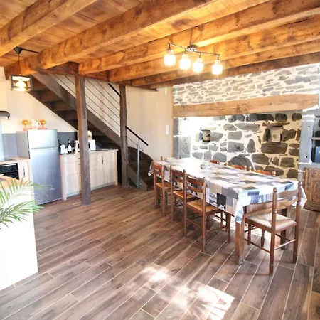 Maison Entiere Situee A Proximite Du Centre Thermal De Chaudes-aigues Espinasse