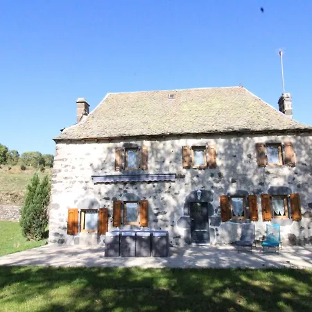 Maison Entiere Situee A Proximite Du Centre Thermal De Chaudes-aigues Holiday home *