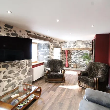 Holiday home Maison Entiere Situee A Proximite Du Centre Thermal De Chaudes-aigues Espinasse