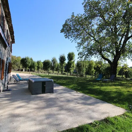 Maison Entiere Situee A Proximite Du Centre Thermal De Chaudes-aigues Holiday home *