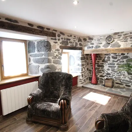 Holiday home Maison Entiere Situee A Proximite Du Centre Thermal De Chaudes-aigues