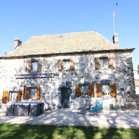 Maison Entiere Situee A Proximite Du Centre Thermal De Chaudes-aigues Holiday home *