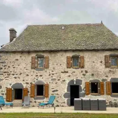 Holiday home Maison Entiere Situee A Proximite Du Centre Thermal De Chaudes-aigues Espinasse