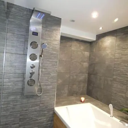 Maison Entiere Situee A Proximite Du Centre Thermal De Chaudes-aigues Holiday home *